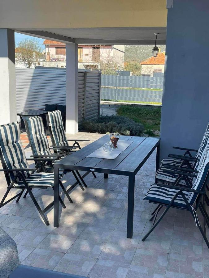 Holiday Home Lucija สเวติ ฟิลลิปปี ยาคอฟ ภายนอก รูปภาพ